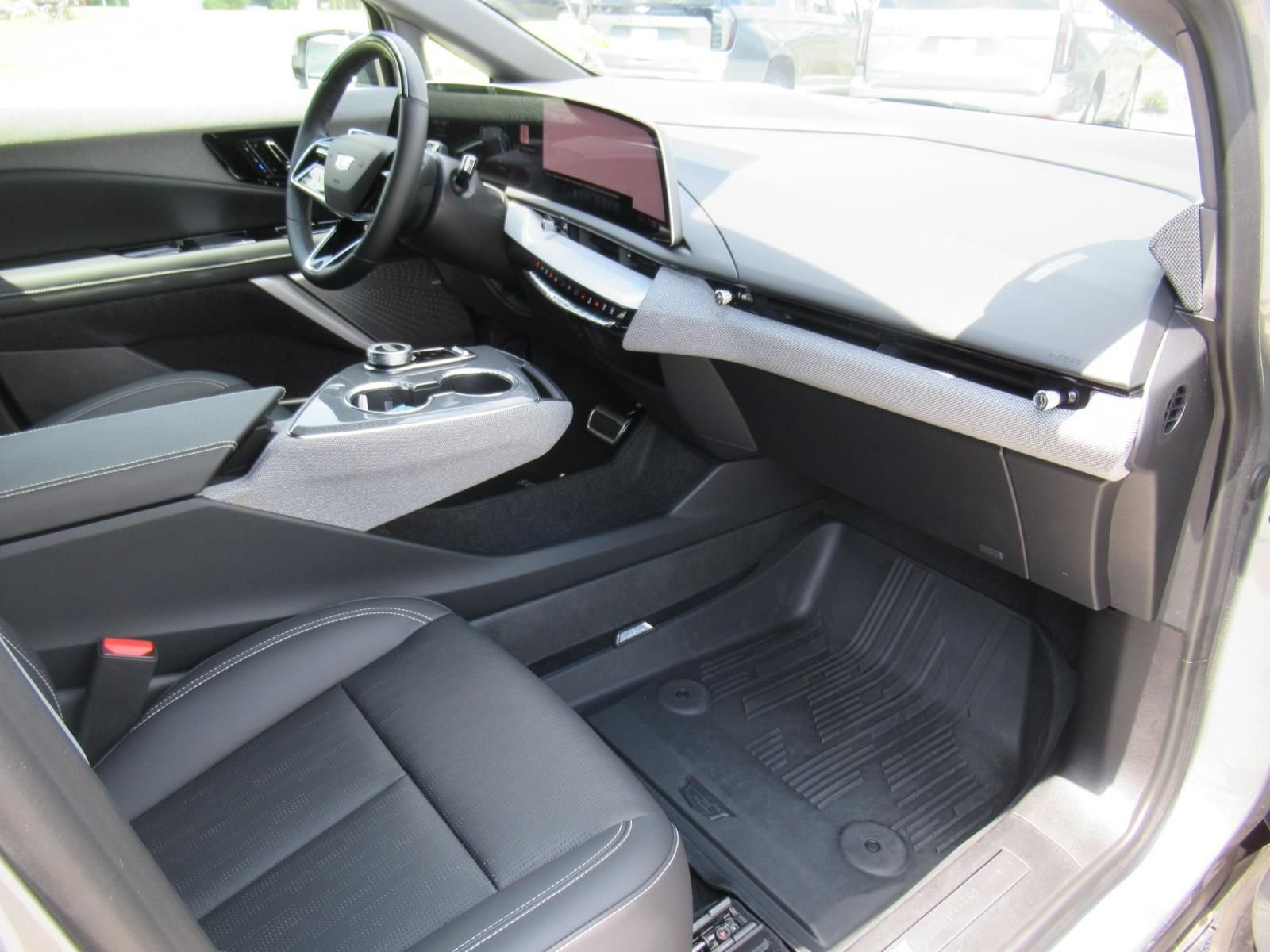 Certified 2025 Cadillac Optiq Sport 2 w/ LPO, Floor Liner Package AWD/4WD image 13