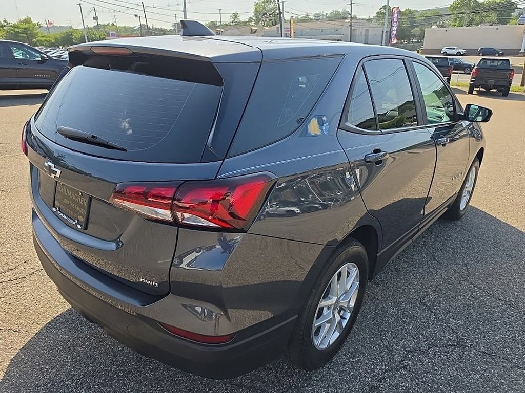 Used 2022 Chevrolet Equinox LS AWD/4WD image 3