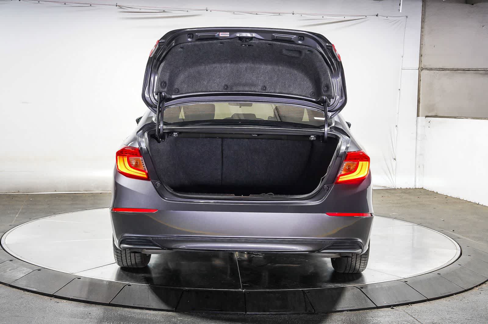 Used 2018 Honda Accord EX image 27