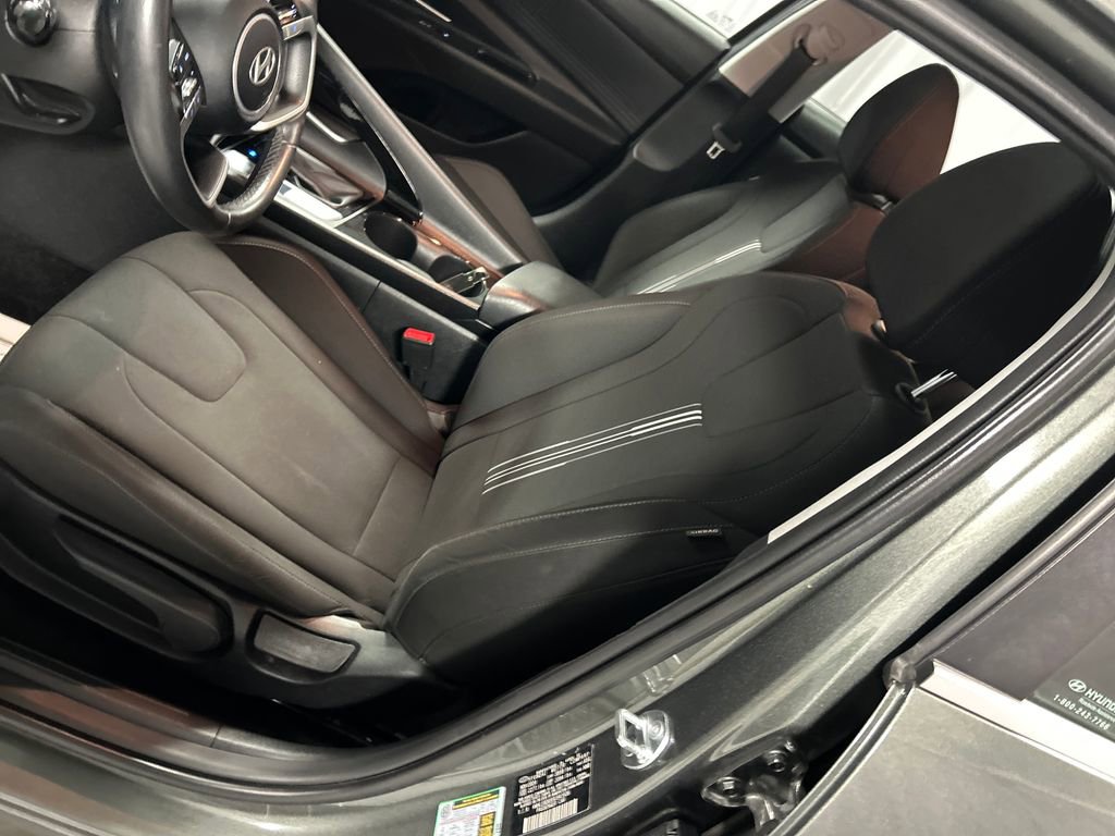 Used 2025 Hyundai Elantra SEL image 10