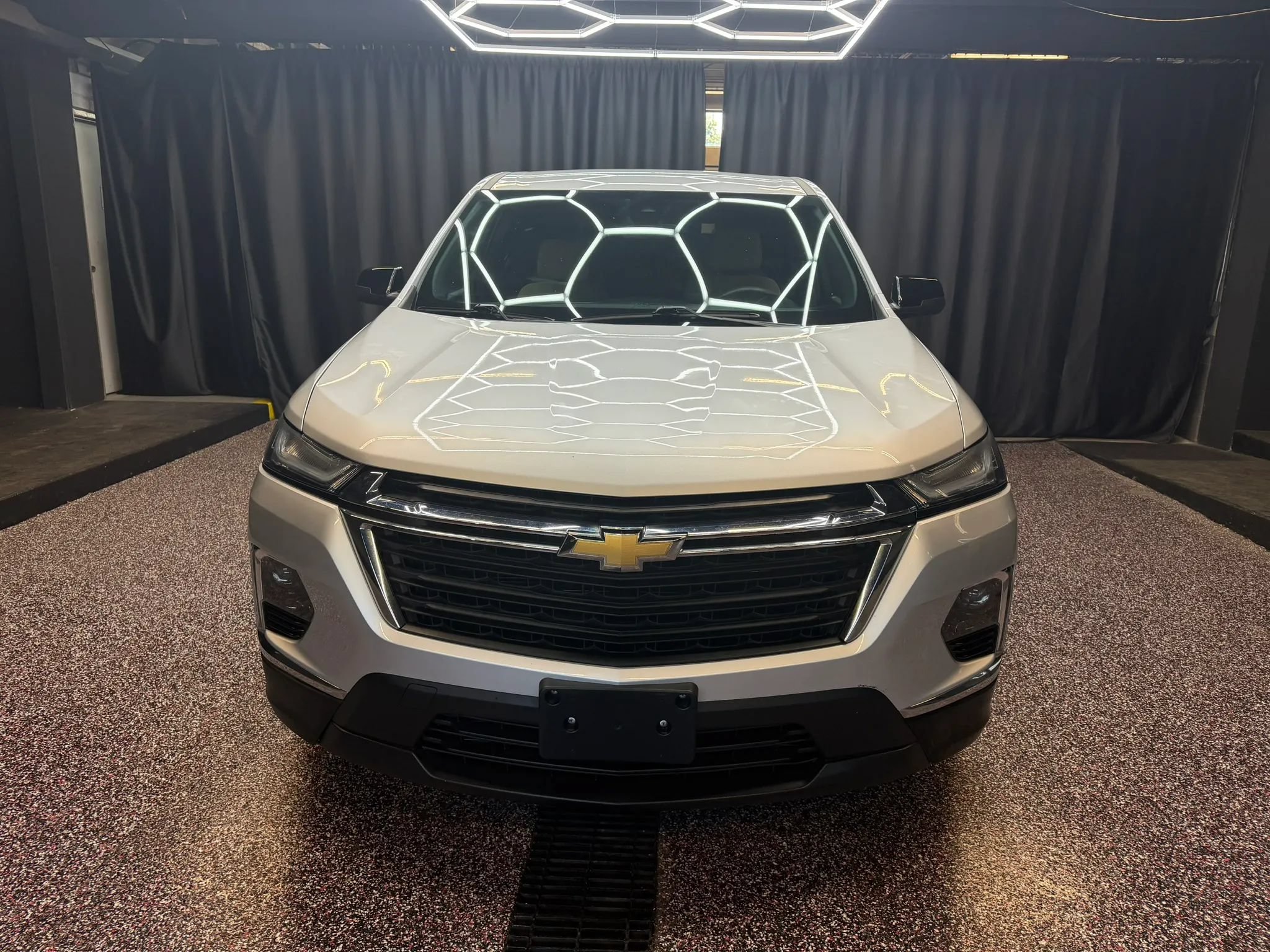Used 2022 Chevrolet Traverse LS AWD/4WD image 3