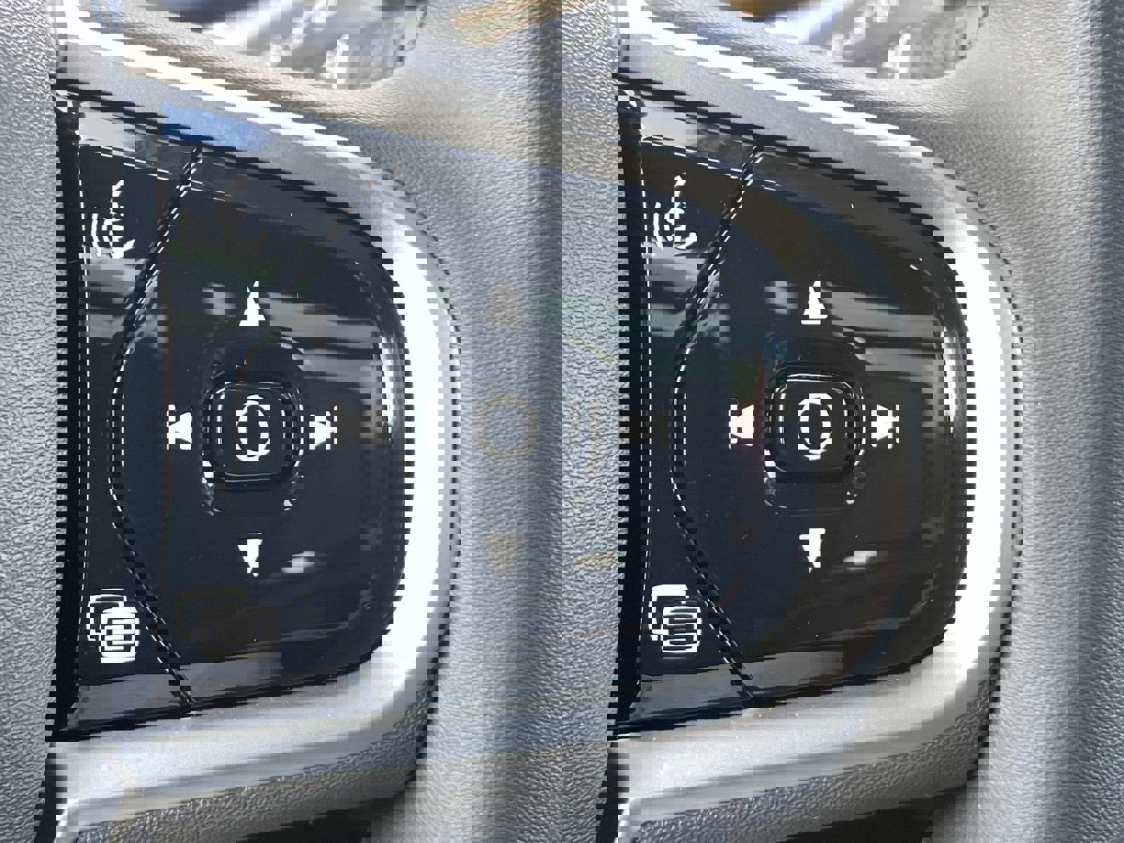 Certified 2026 Volvo XC60 B5 Plus w/ Protection Package Premier AWD/4WD image 24