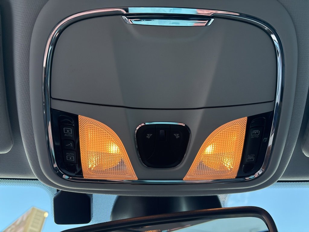 Used 2022 Jeep Cherokee Latitude w/ Sun & Sound Group image 30