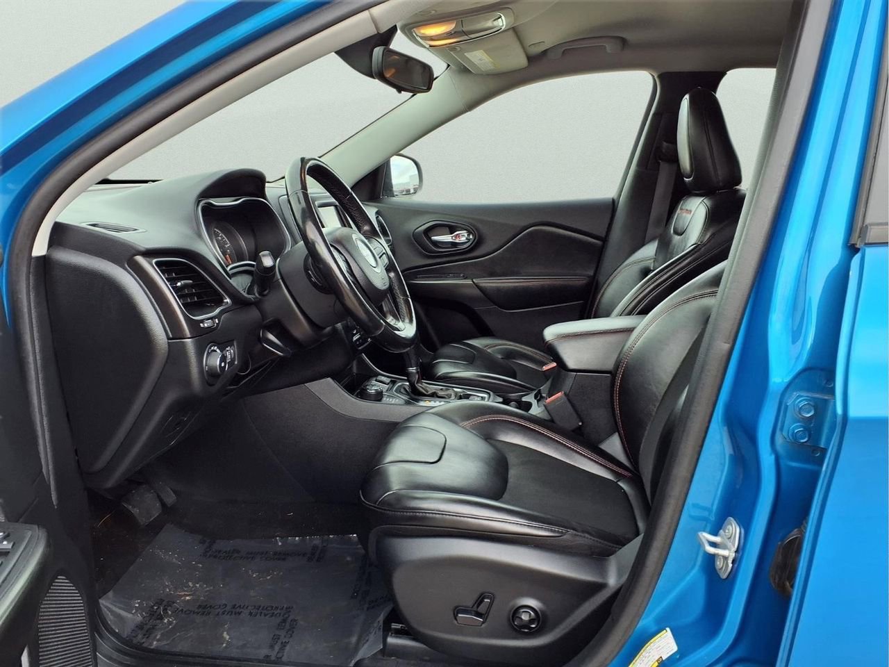 Used 2020 Jeep Cherokee Trailhawk w/ Cold Weather Group image 15