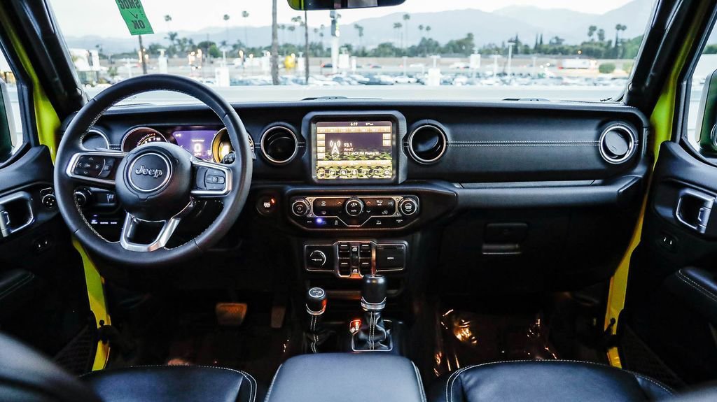 Used 2023 Jeep Wrangler Unlimited Sahara AWD/4WD image 15