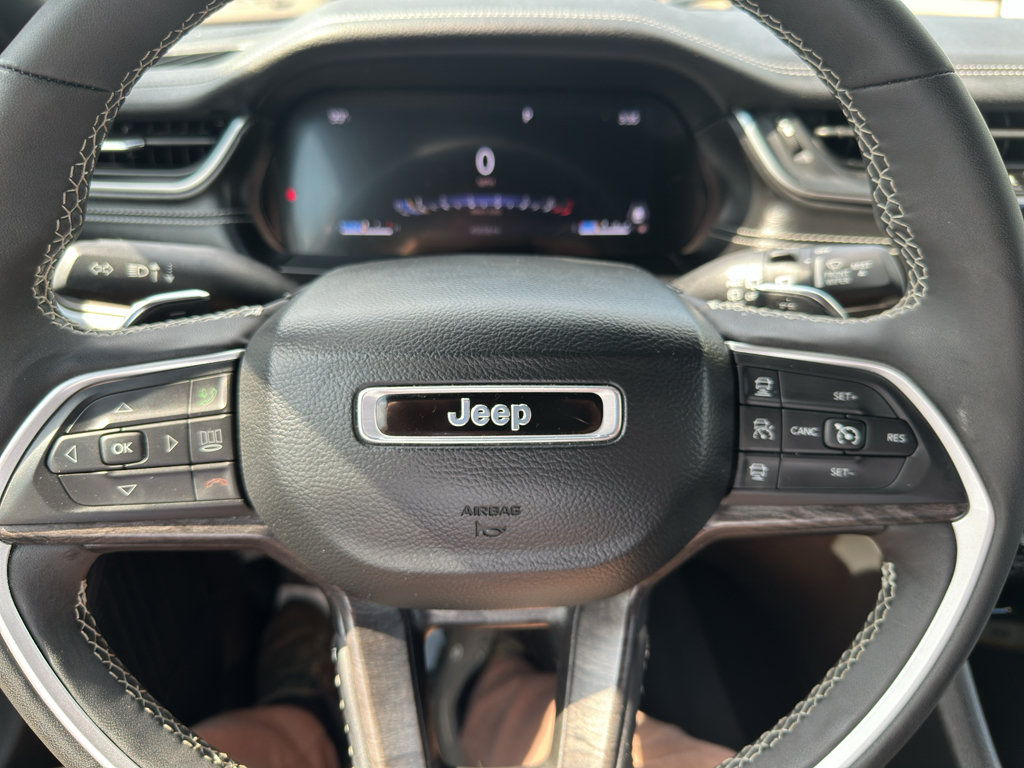 Used 2024 Jeep Grand Cherokee L Limited w/ Luxury Tech Group II RWD image 13