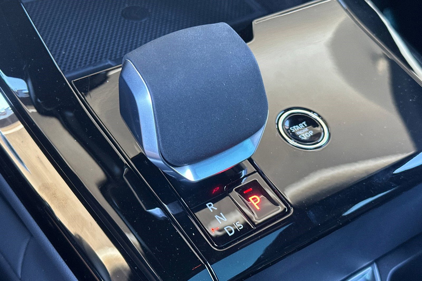 Used 2025 Land Rover Range Rover Sport SE image 24