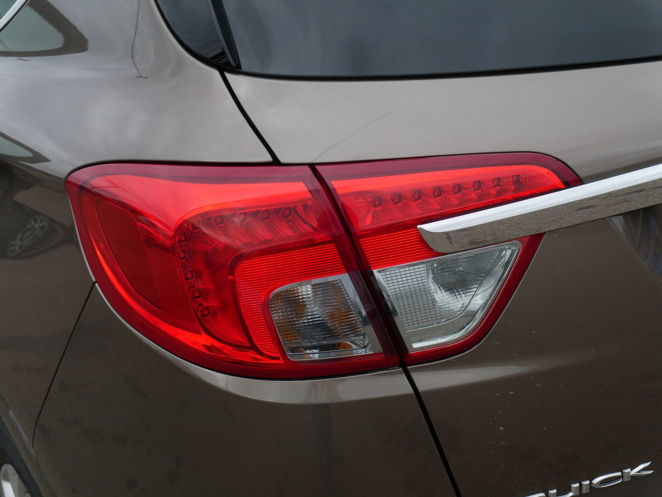 Used 2018 Buick Envision Premium w/ Driver Confidence Package image 17