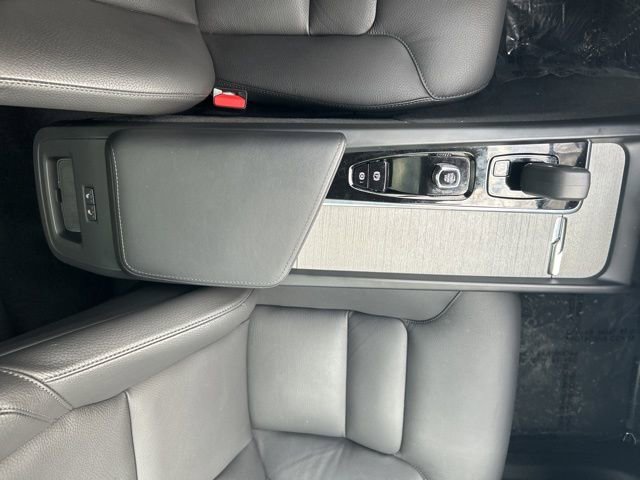 Certified 2025 Volvo XC60 B5 Plus image 26