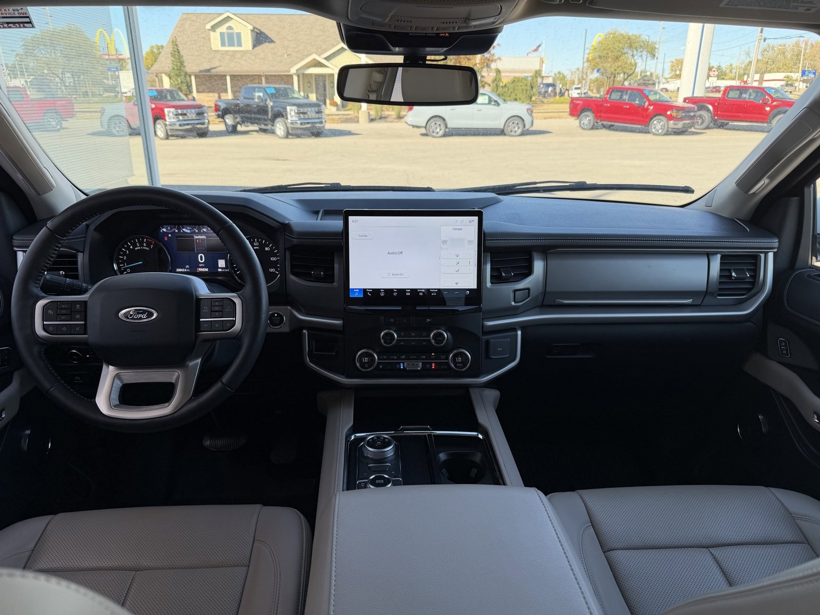 Used 2024 Ford Expedition XLT image 15