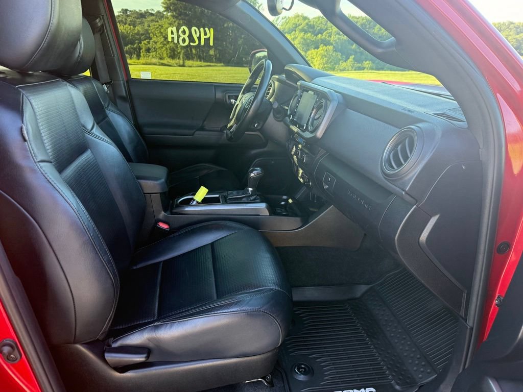 Used 2020 Toyota Tacoma TRD Off-Road w/ TRD Premium Off Road Package AWD/4WD image 19