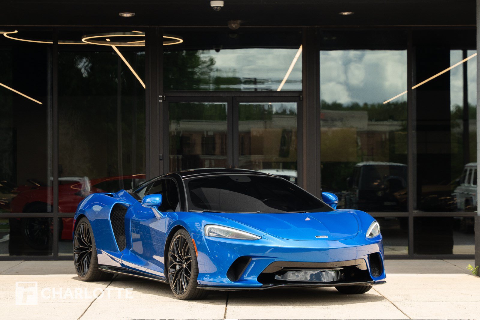 Used 2021 McLaren GT RWD image 1