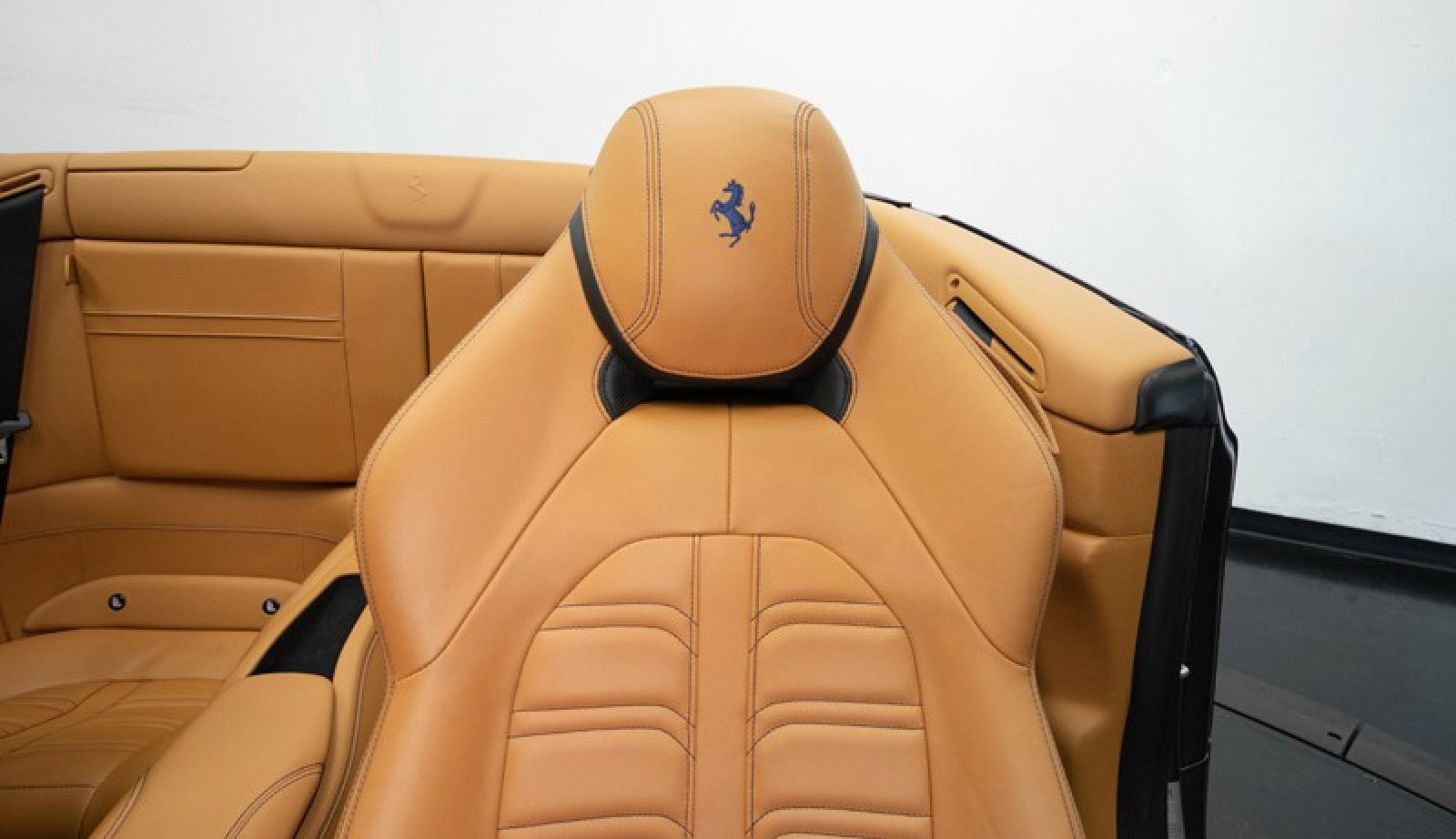 Used 2016 Ferrari California T RWD image 25