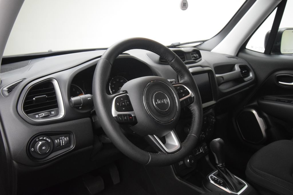 Used 2023 Jeep Renegade Latitude w/ Premium Group AWD/4WD image 16