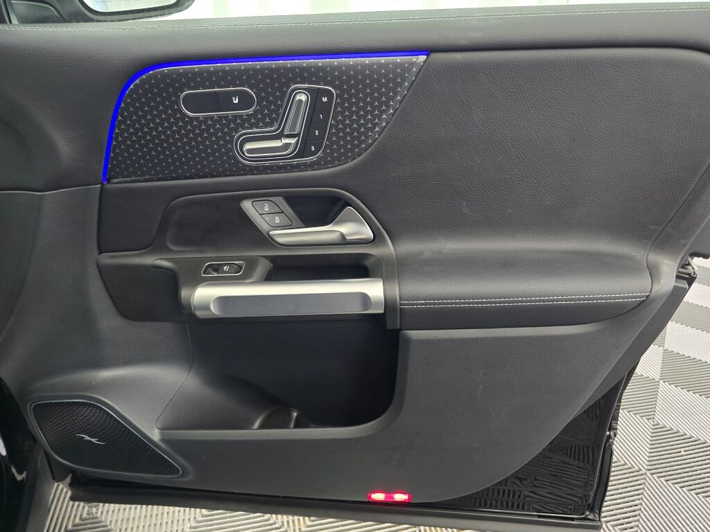 Used 2025 Mercedes-Benz GLB 250 4MATIC image 26