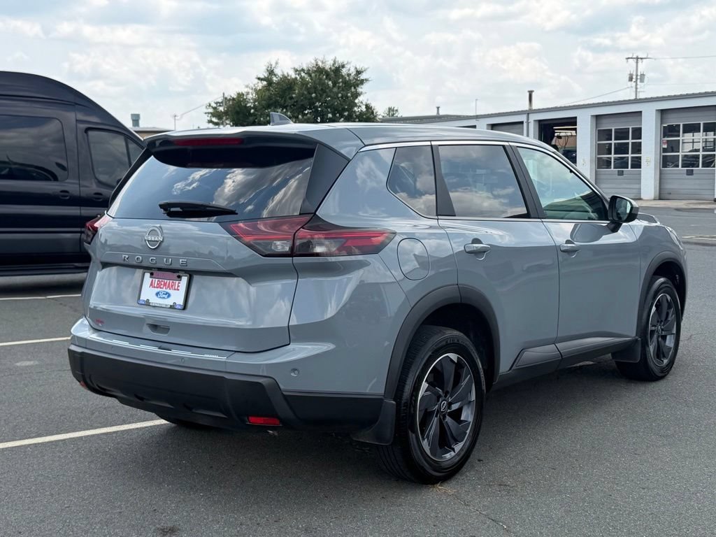 Used 2026 Nissan Rogue SV FWD image 3