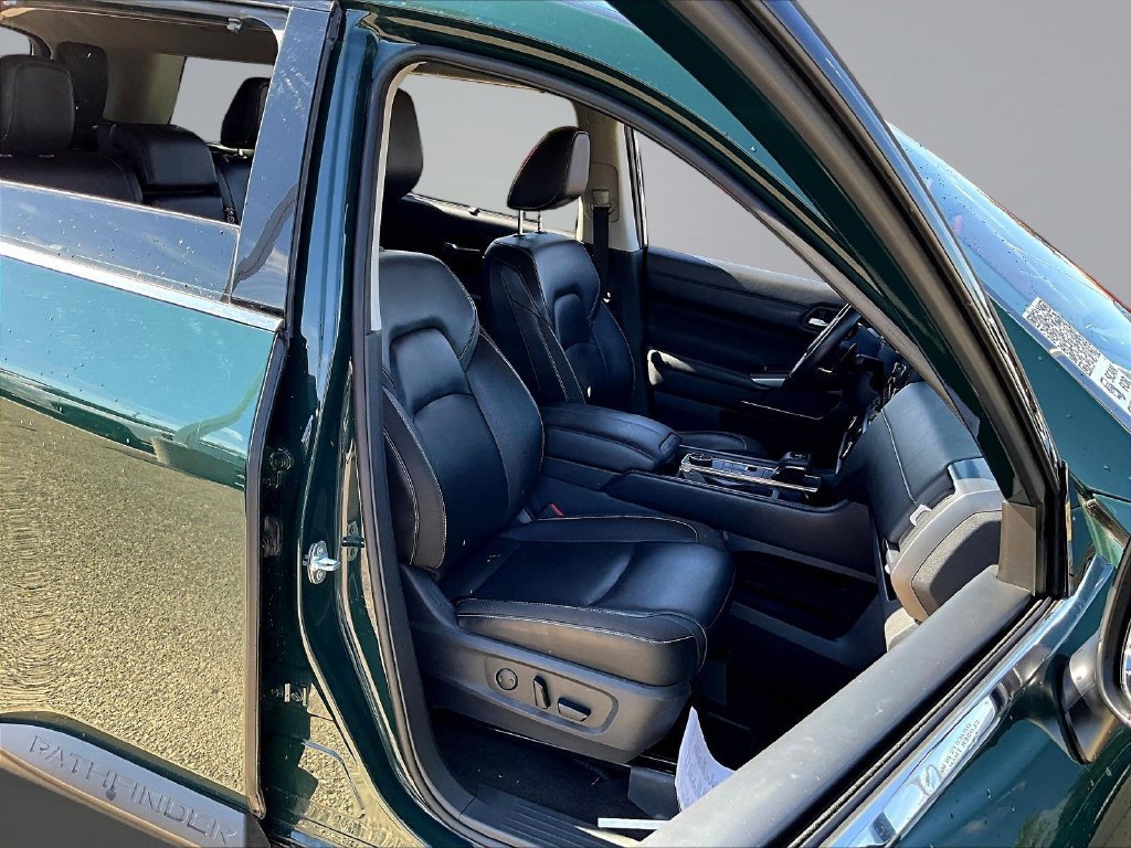 Used 2023 Nissan Pathfinder SL AWD/4WD image 32