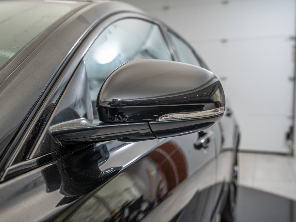 Used 2024 Jaguar XF R-Dynamic SE AWD/4WD image 9
