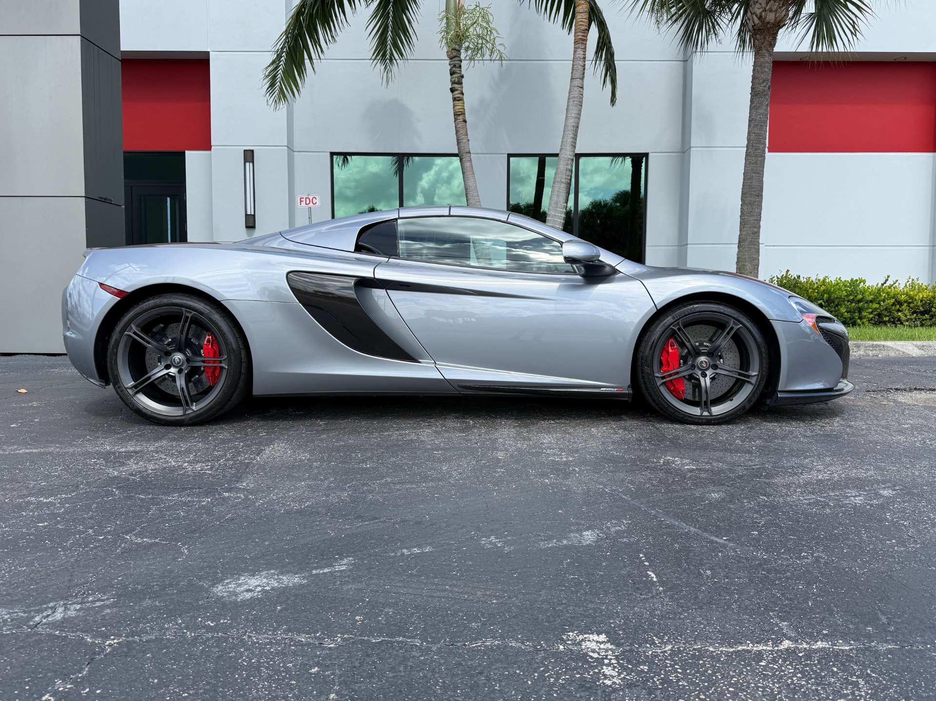Used 2015 McLaren 650S Spider RWD image 45