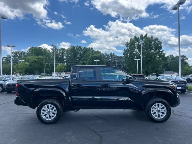 Used 2024 Toyota Tacoma SR5 AWD/4WD image 5