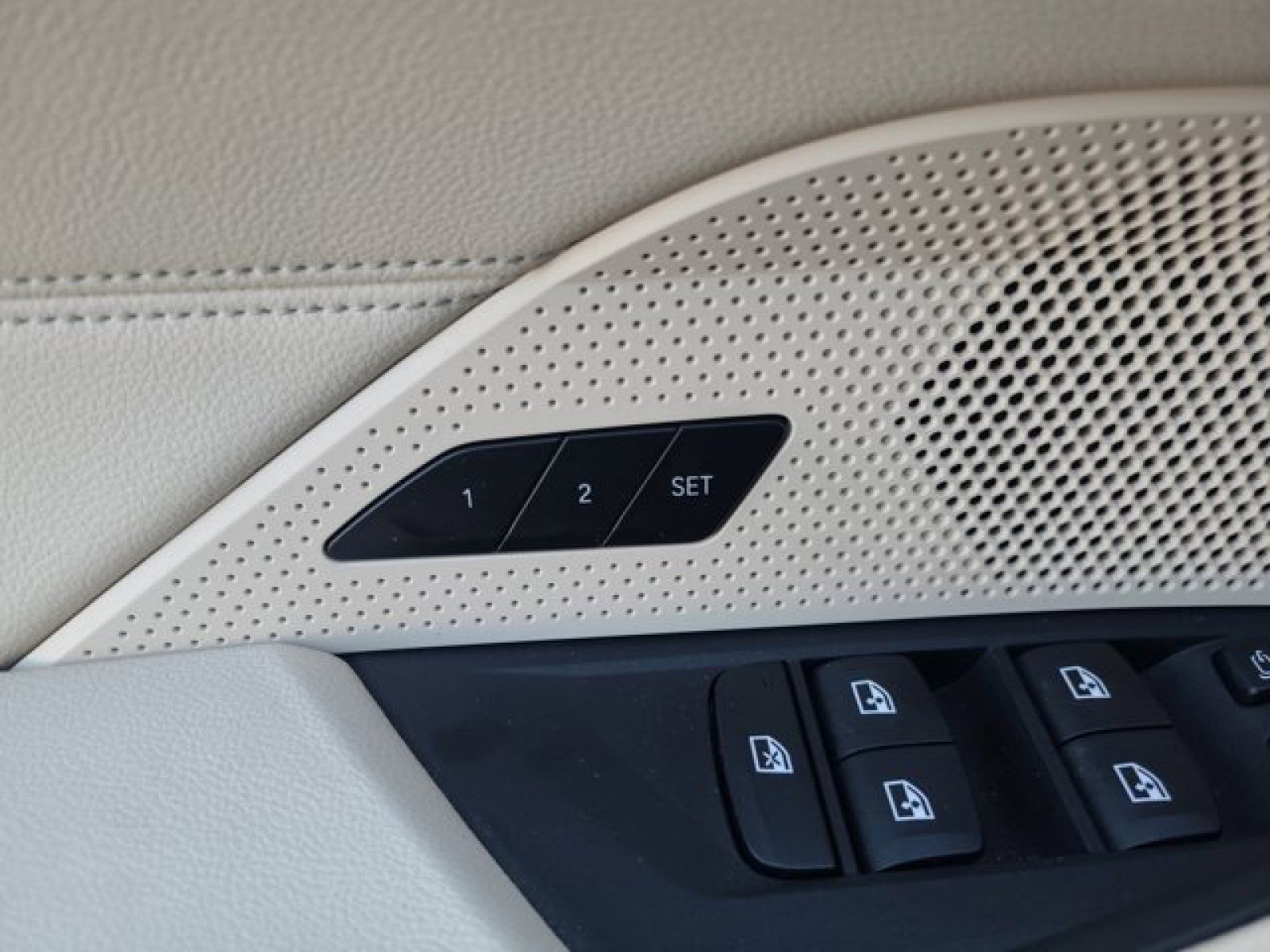 Used 2023 BMW i4 eDrive35 w/ Premium Package image 26