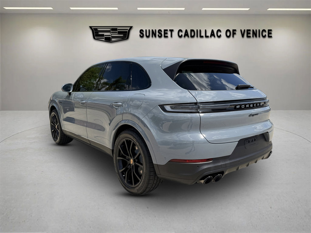 Used 2025 Porsche Cayenne E-Hybrid AWD/4WD image 5