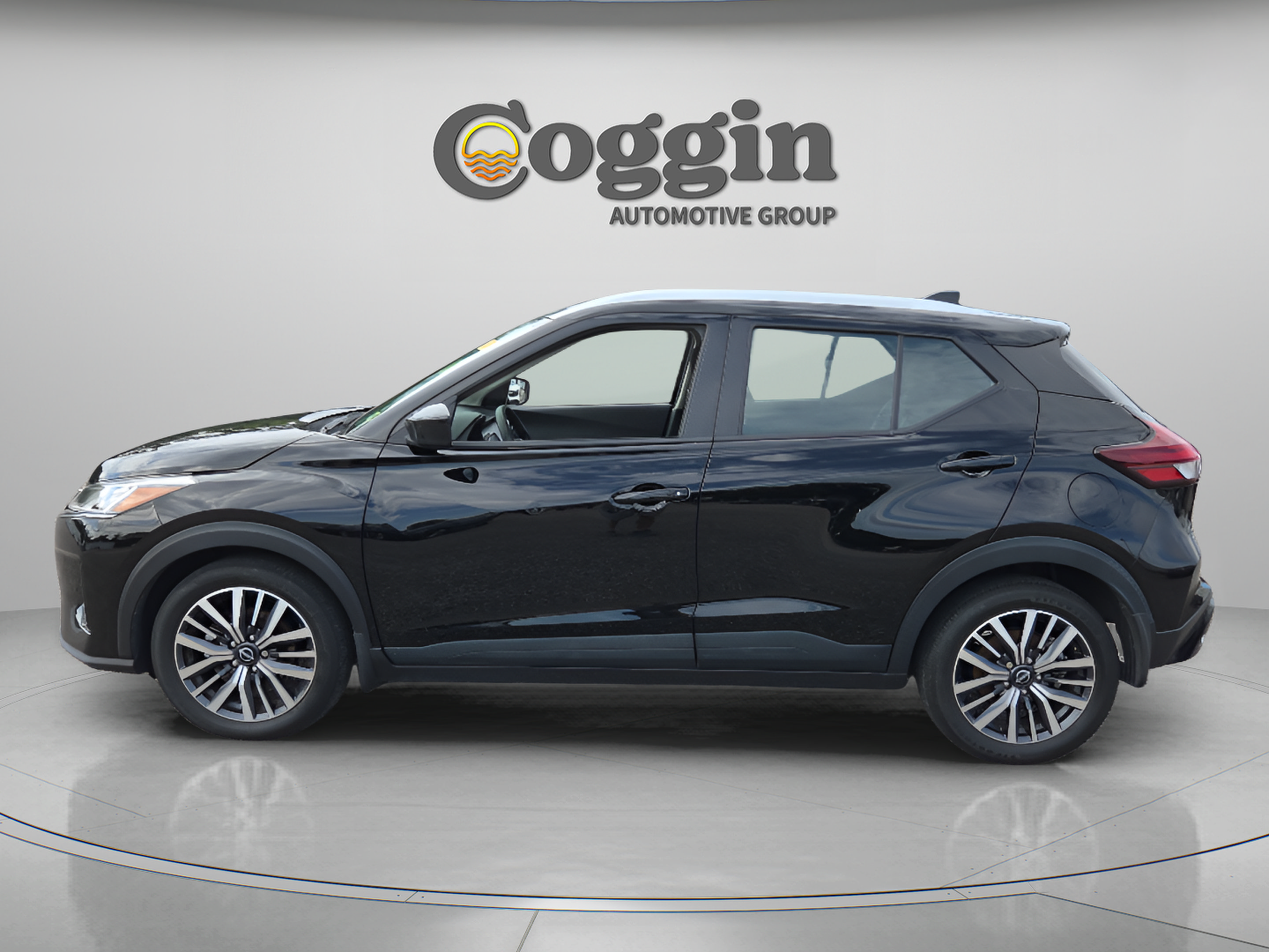 Used 2024 Nissan Kicks SV FWD image 2