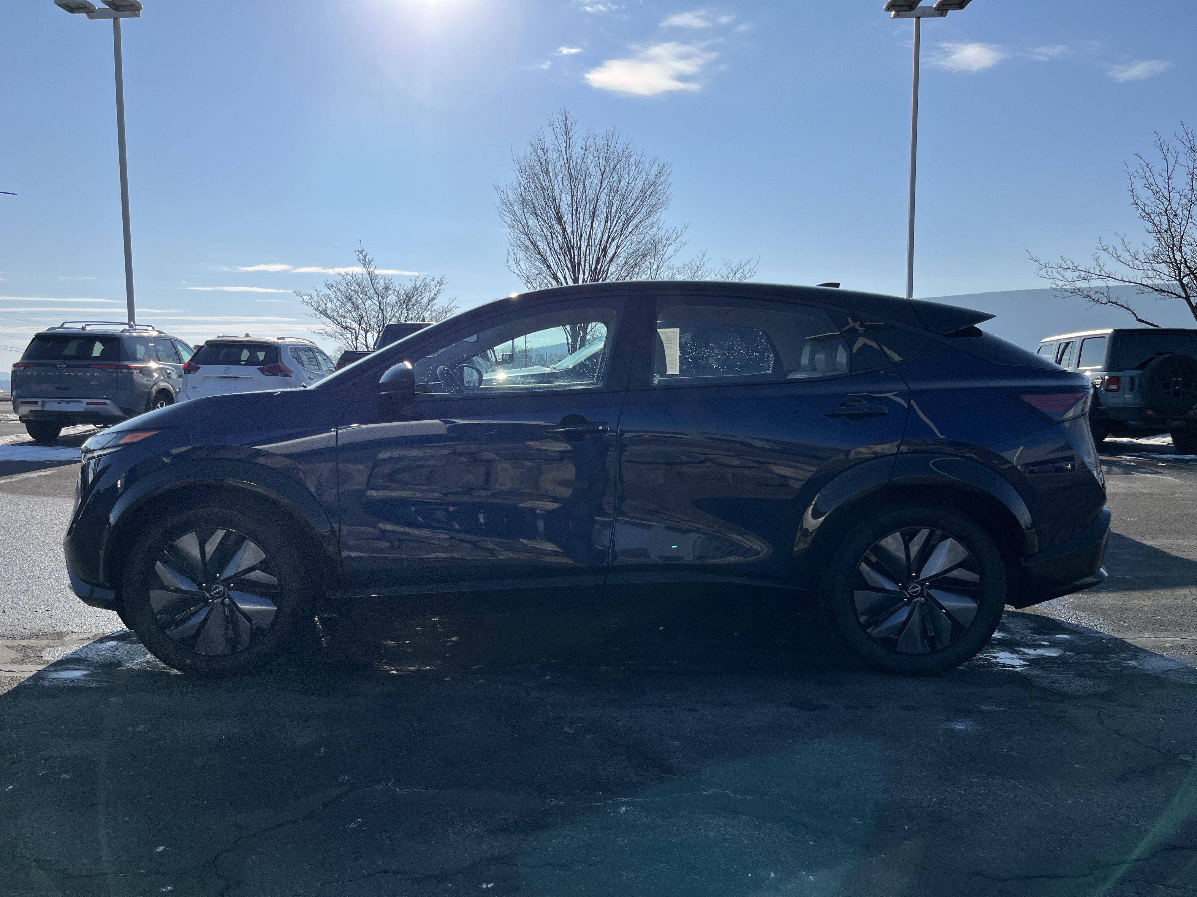 Used 2023 Nissan Ariya AWD image 7