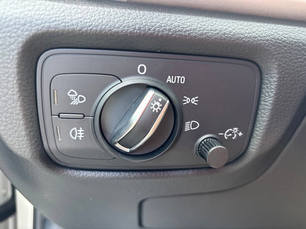 Used 2017 Audi A3 e-tron Premium FWD image 32