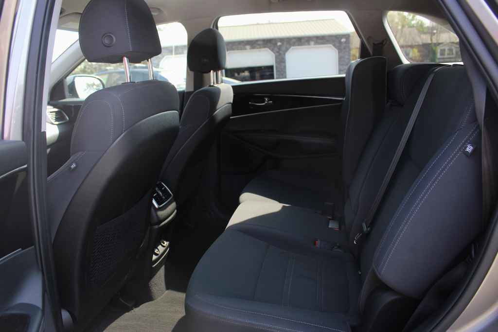 Used 2018 Kia Sorento LX image 25