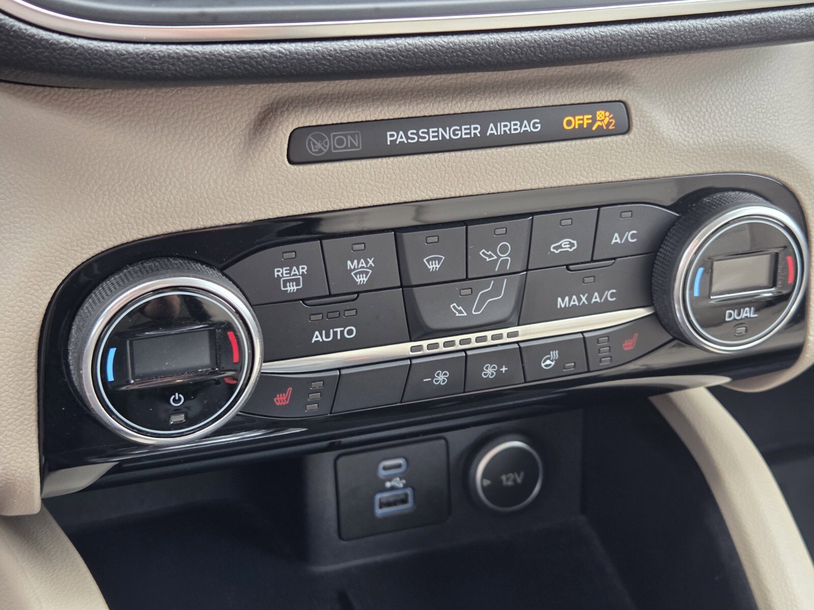 Used 2021 Ford Escape Titanium image 14