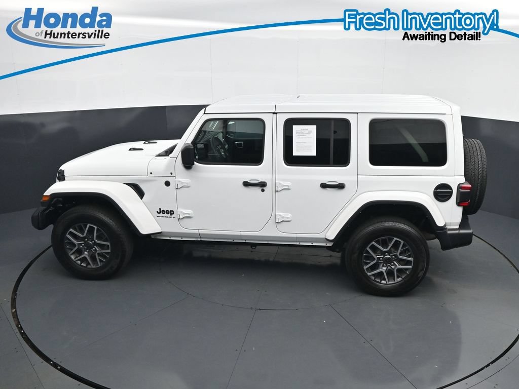 Used 2025 Jeep Wrangler Unlimited Sahara AWD/4WD image 21
