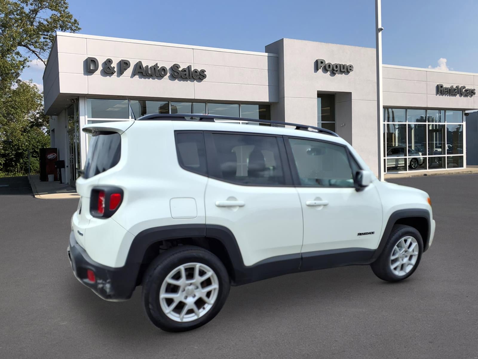 Used 2019 Jeep Renegade Latitude w/ UConnect 8.4 Nav Group image 2