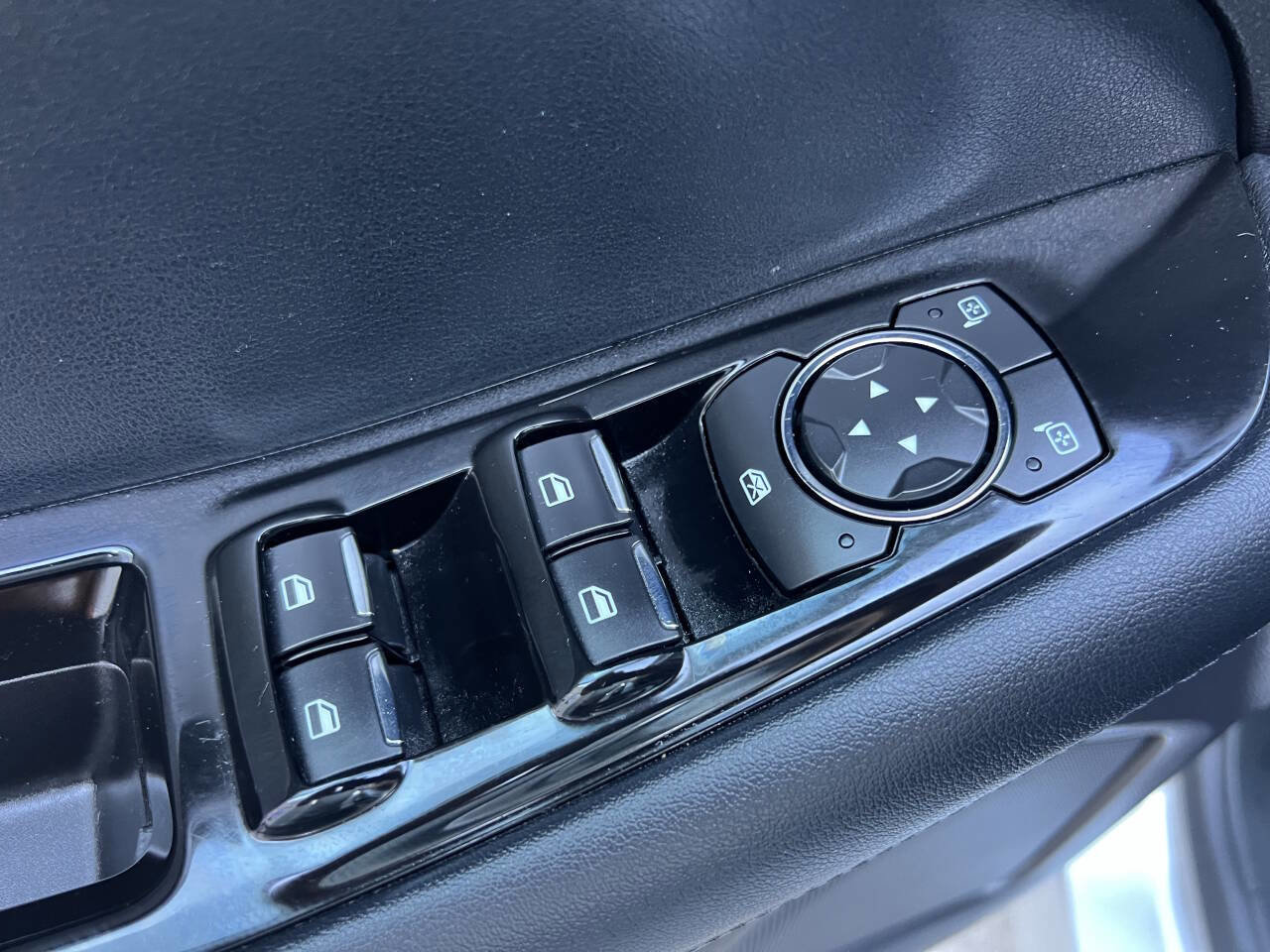 Used 2019 Ford Edge SEL w/ Equipment Group 201A FWD image 17