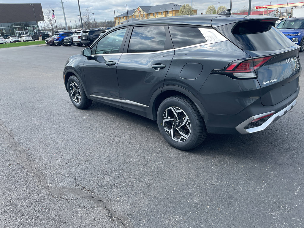Used 2025 Kia Sportage LX image 4