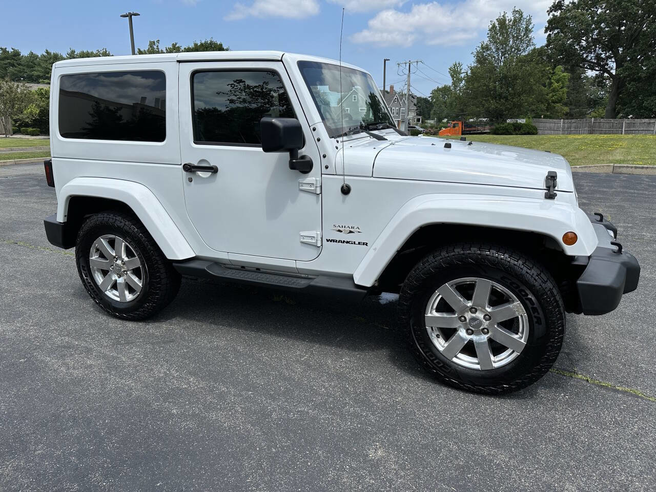 Used 2016 Jeep Wrangler Sahara w/ Connectivity Group image 15