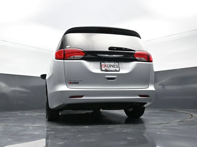 Used 2023 Chrysler Voyager LX FWD image 47