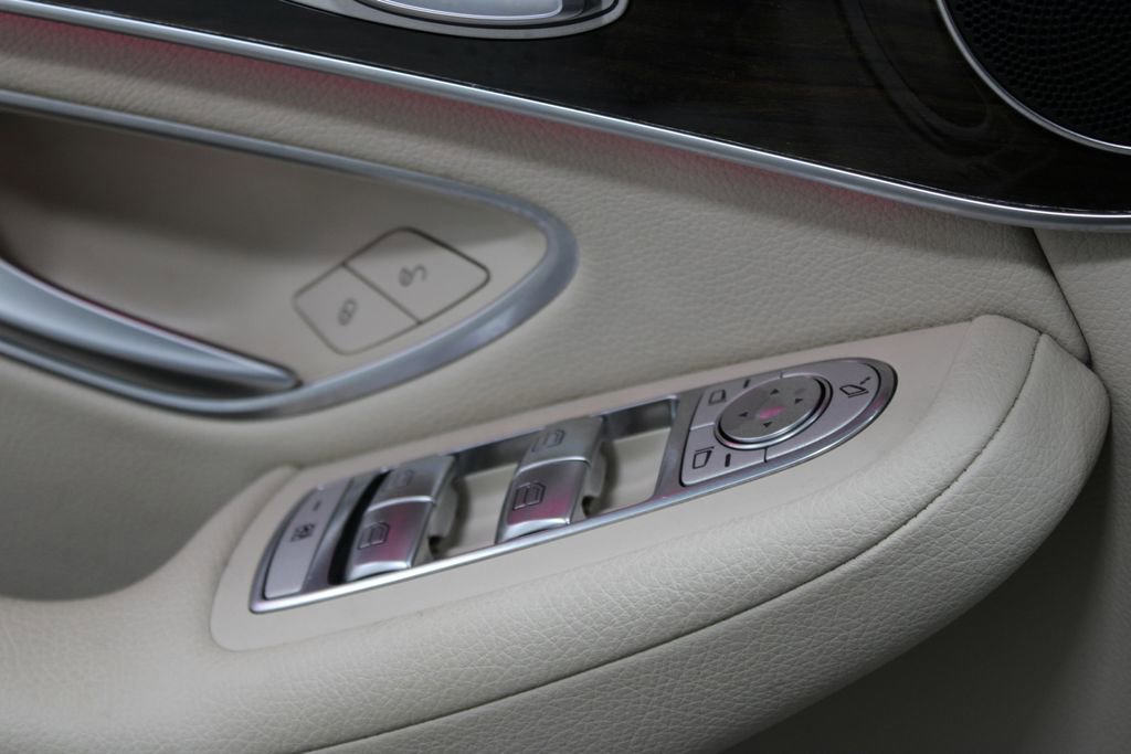 Used 2022 Mercedes-Benz GLC 300 4MATIC image 36