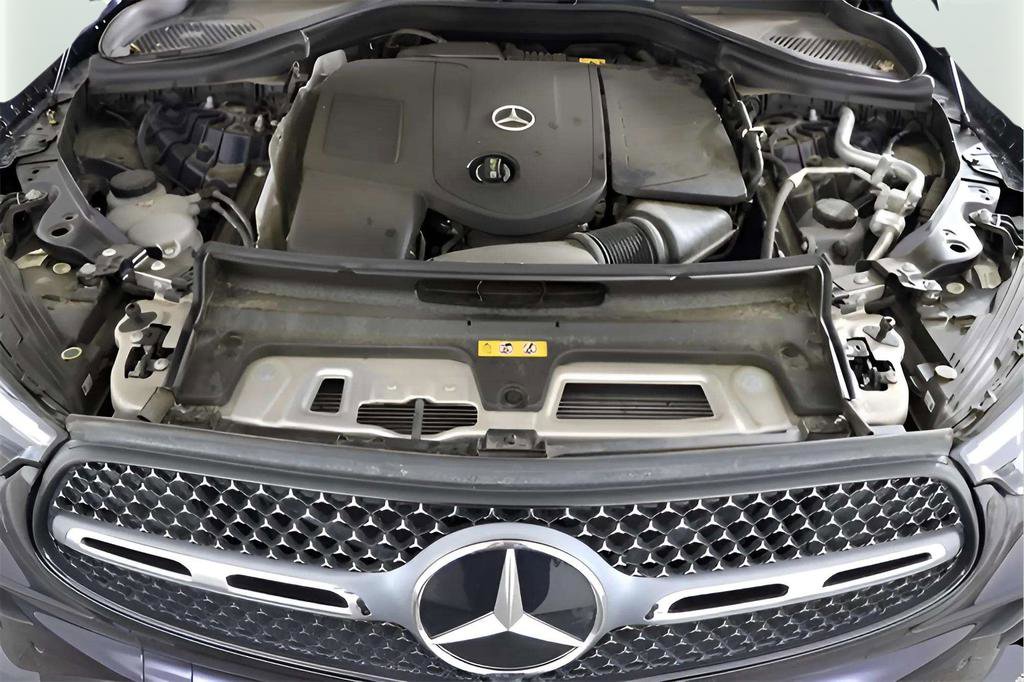 Used 2024 Mercedes-Benz GLC 300 4MATIC image 25