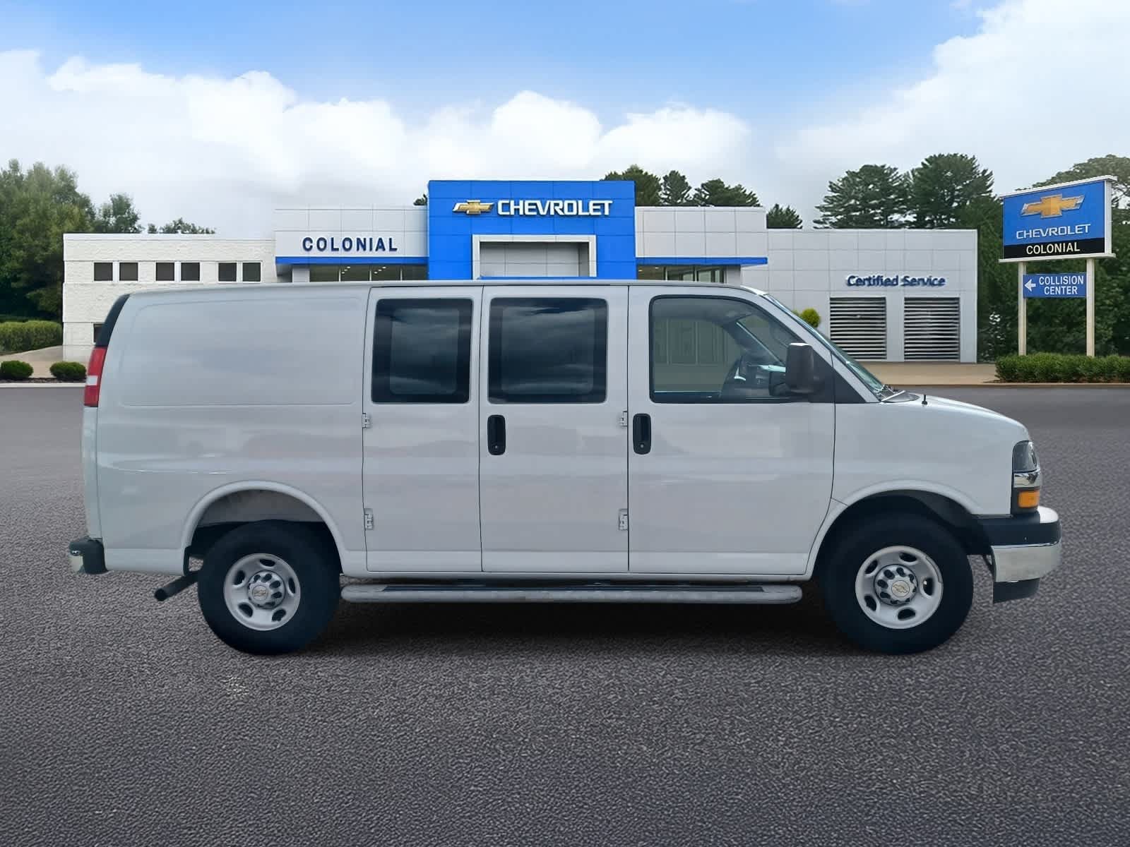 Used 2025 Chevrolet Express 2500 w/ Driver Convenience Package RWD image 3