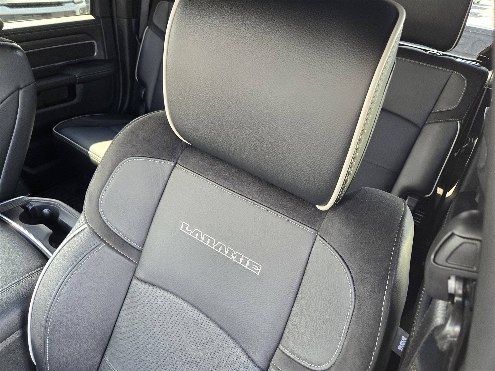 Used 2025 RAM 3500 Laramie image 23