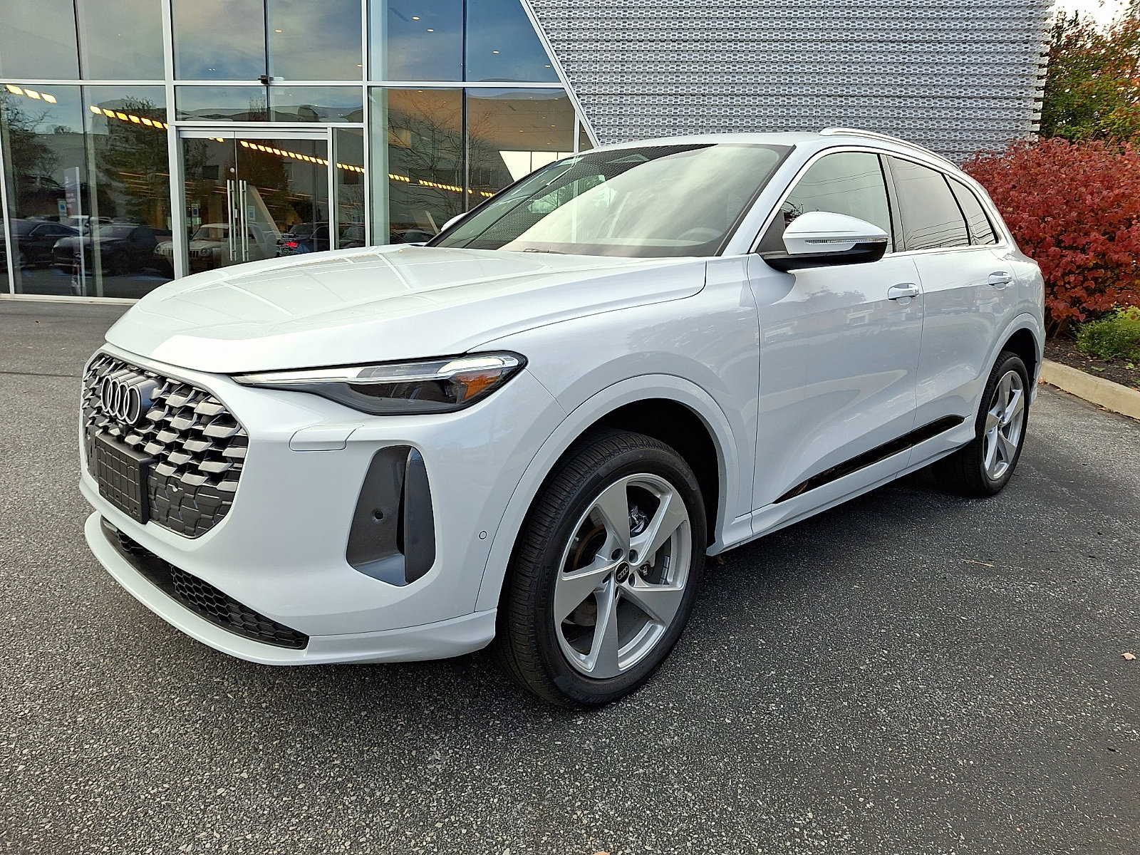 New 2025 Audi Q5 Premium Plus image 2