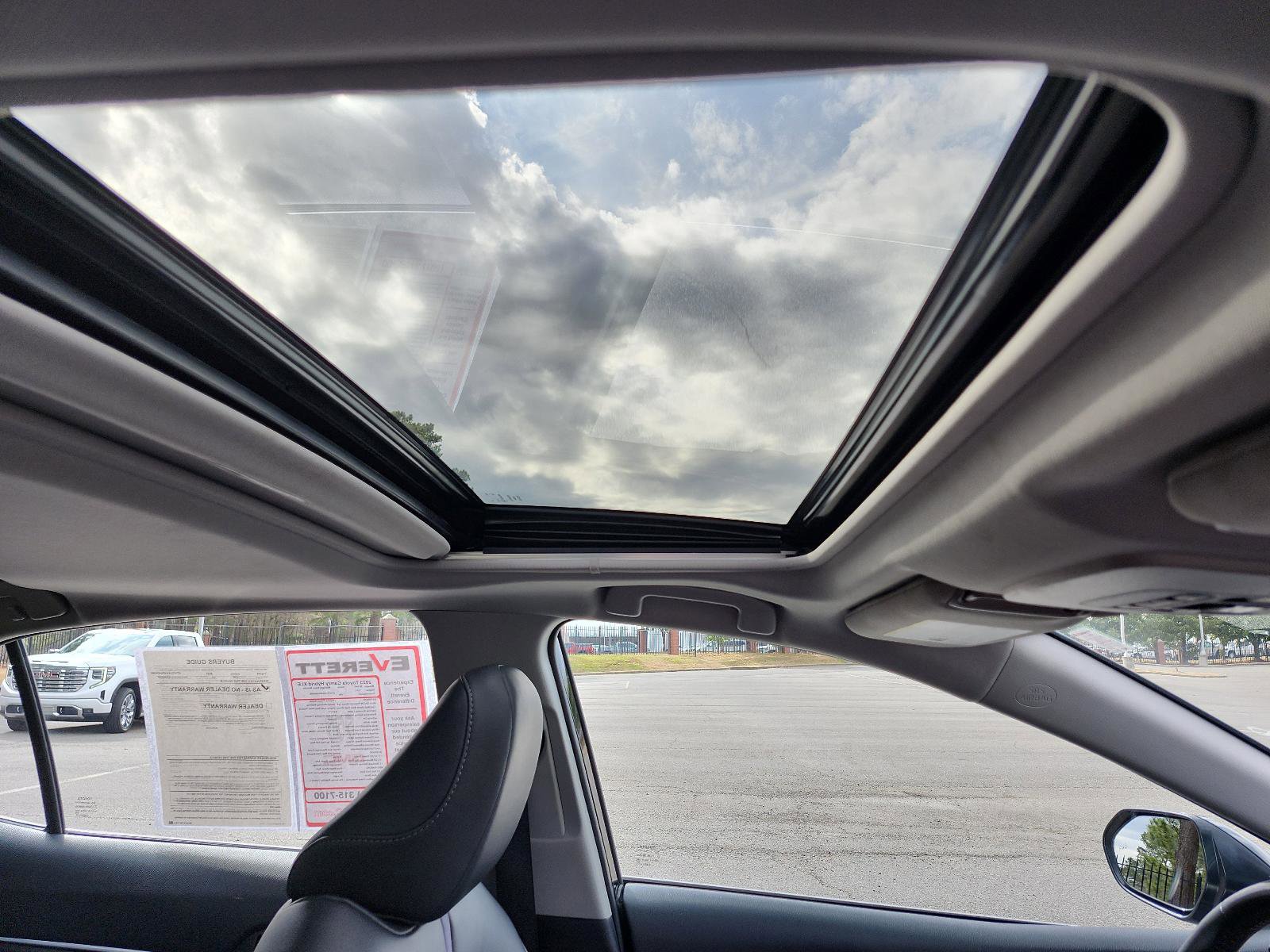 Used 2023 Toyota Camry XLE w/ Navigation Package image 8