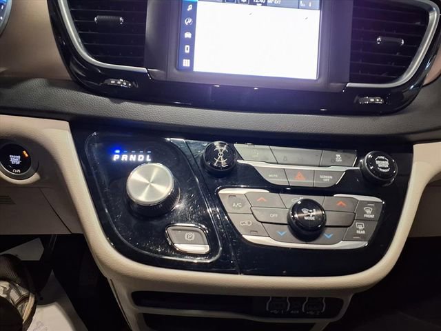 Used 2024 Chrysler Voyager LX image 22