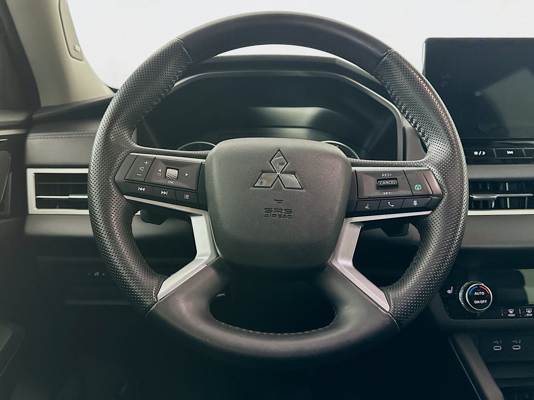 Used 2025 Mitsubishi Outlander SE AWD/4WD image 18