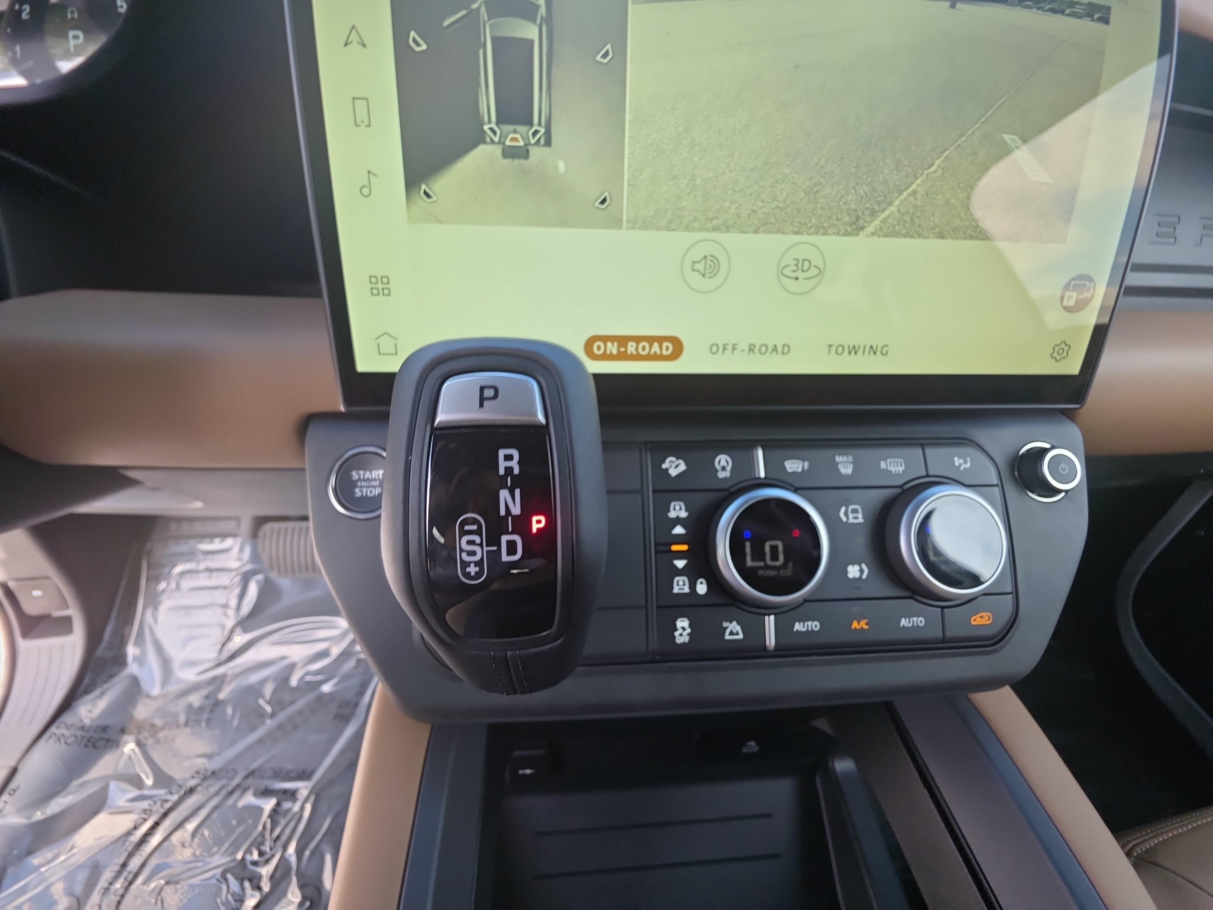 New 2026 Land Rover Defender 130 X-Dynamic SE AWD/4WD image 25