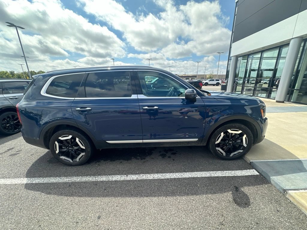 Certified 2025 Kia Telluride S FWD image 4