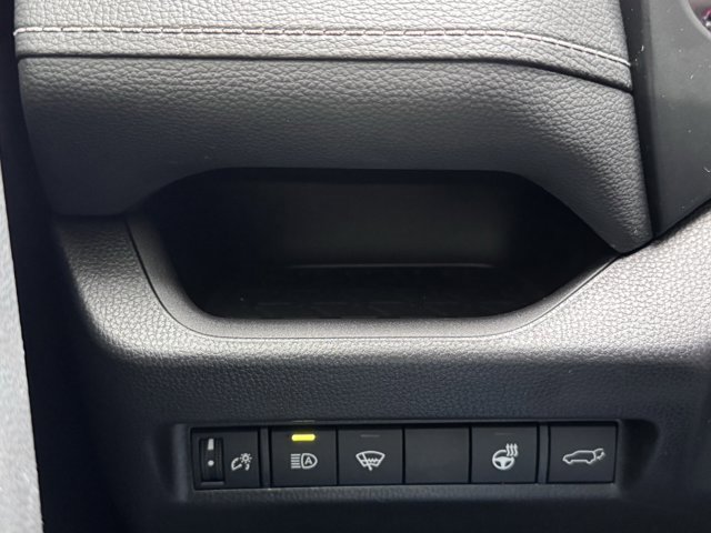Used 2021 Toyota RAV4 XLE Premium image 27