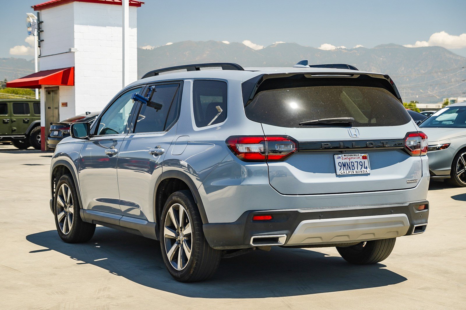 Used 2024 Honda Pilot Touring image 5