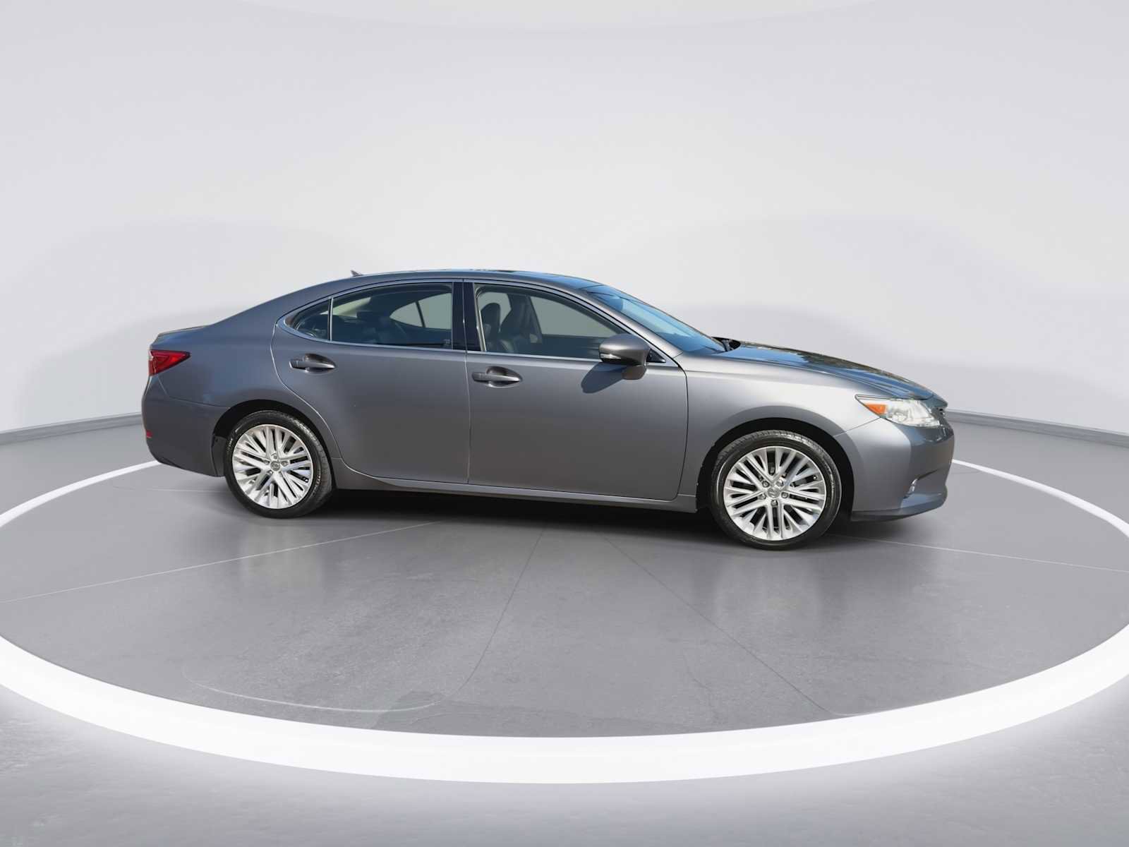 Used 2014 Lexus ES 350 w/ Luxury Package FWD image 9